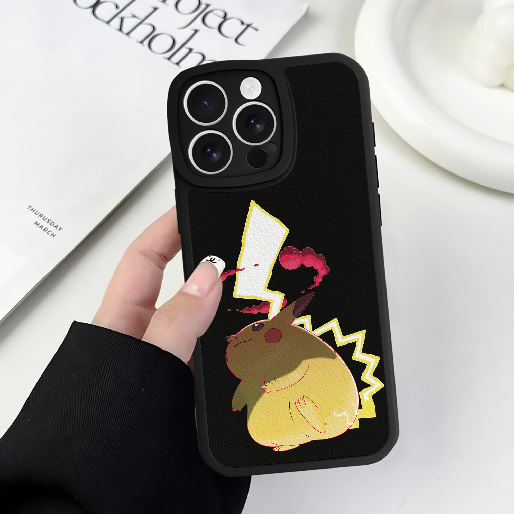 （画像用） ポケットモンスター Pokémon 【iPhone 16シリーズ対応】シリコンスマホケース（レザー調） 材質：シリコン